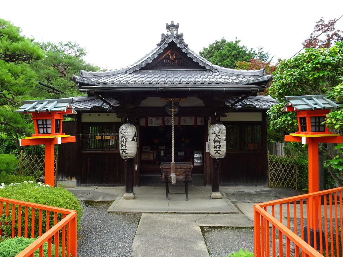 Le sanctuaire shinto dans lequel la déesse Benzaiten est déifiée