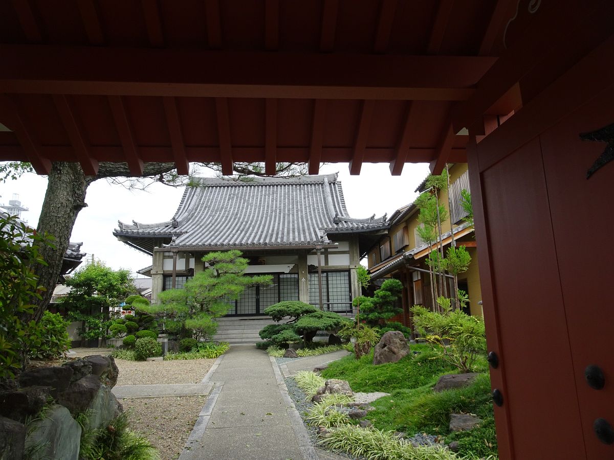 le bâtiment principal du temple Koizuka-Jozen-ji