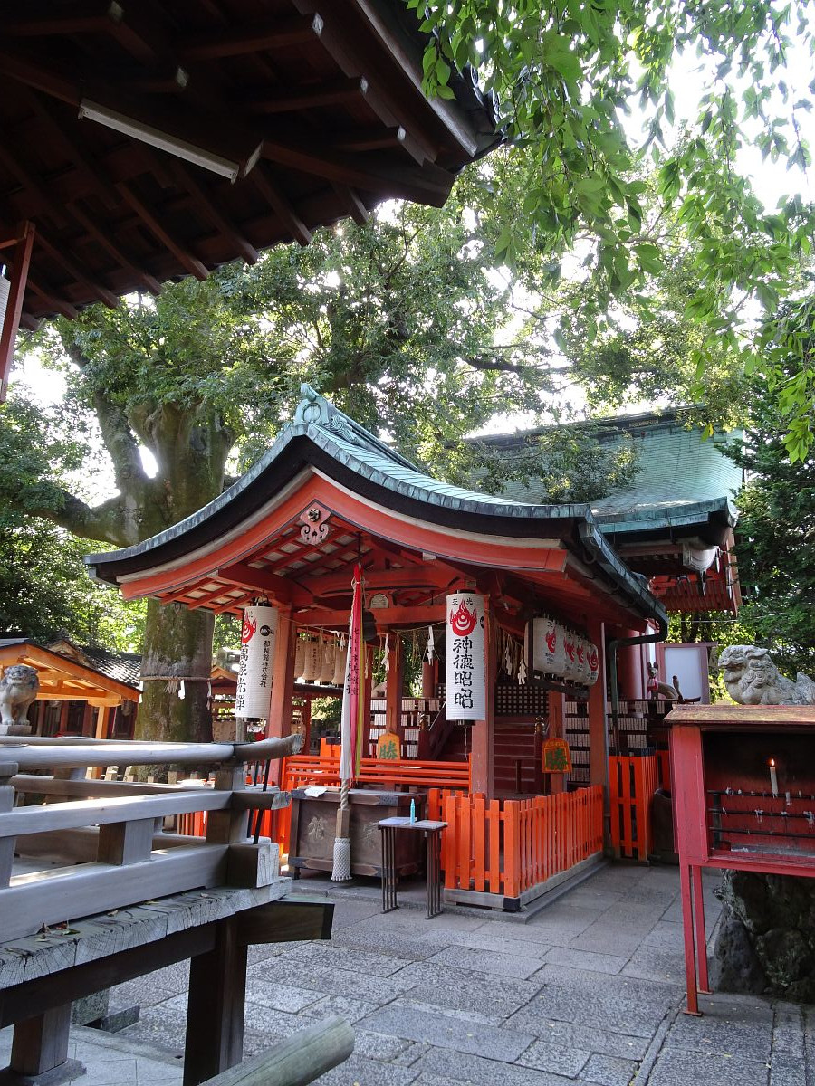  le sanctuaire à l’emplacement de la villa de Yoshisuke