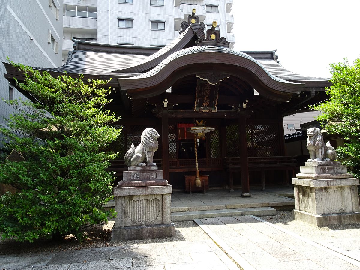 le bâtiment principal du sanctuaire Gojo-tenjin-gu
