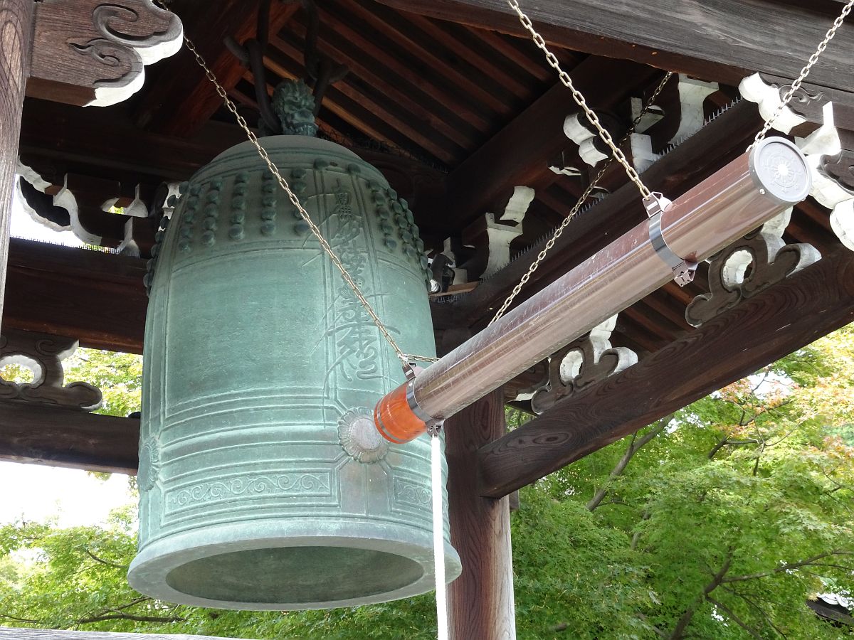 Eine andere Glocke des Myoman-ji Tempels- die beschriebene Glocke kann man nicht fotografieren